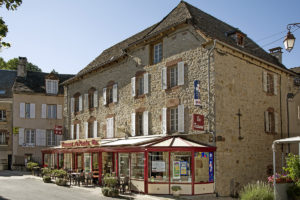 Façade hôtel portalou